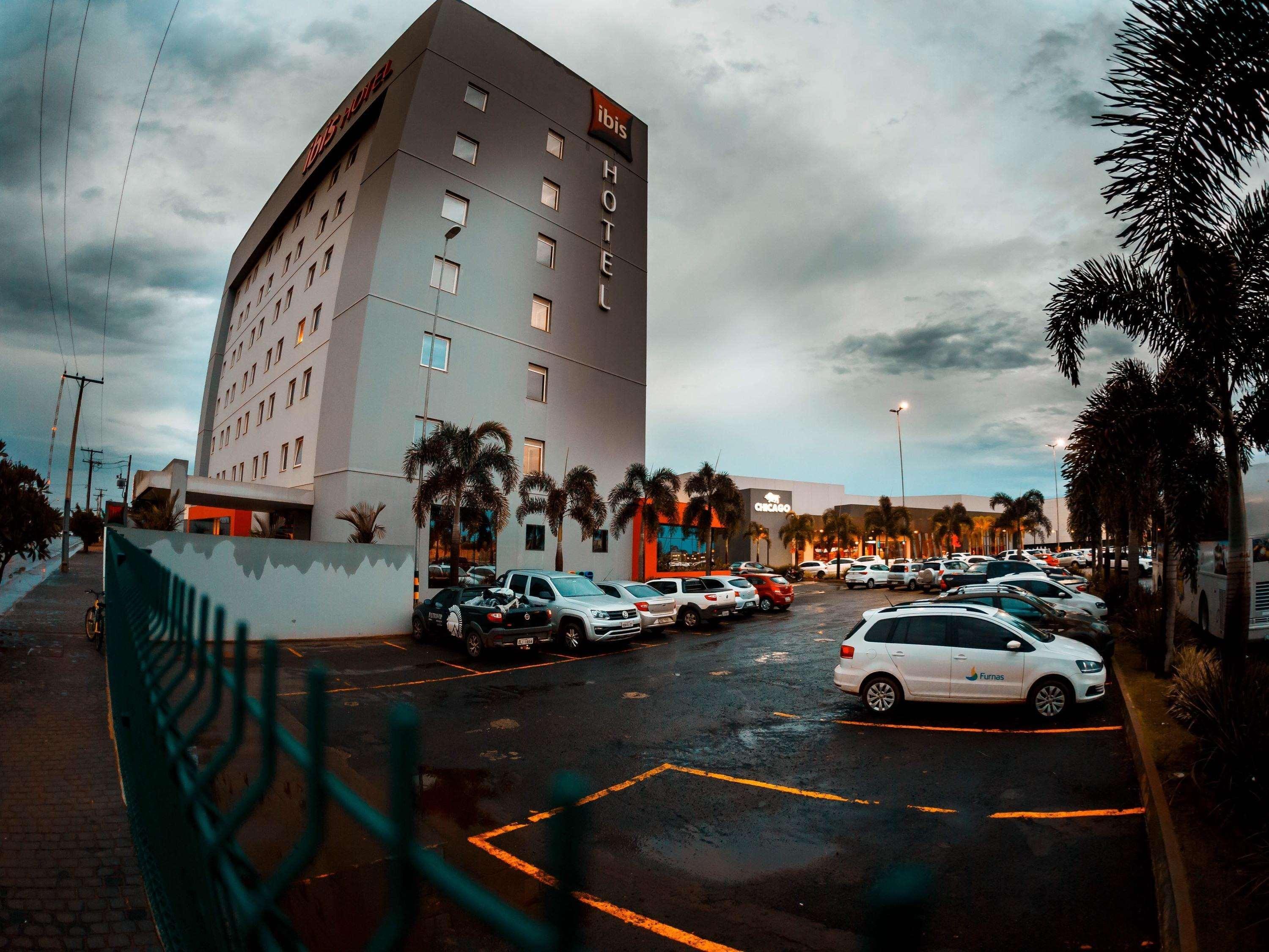 Hotel Ibis Jataí Exterior foto