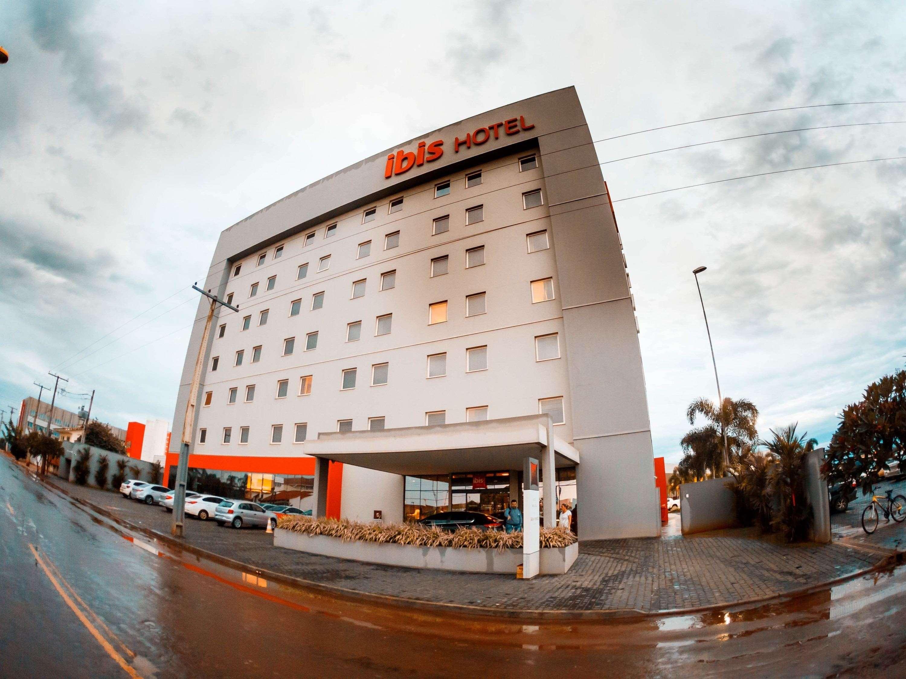 Hotel Ibis Jataí Exterior foto