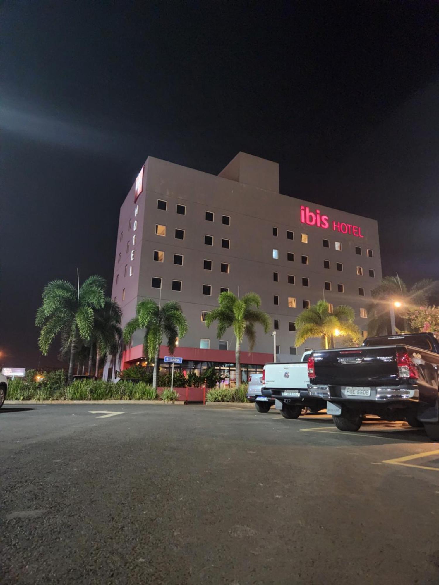Hotel Ibis Jataí Exterior foto