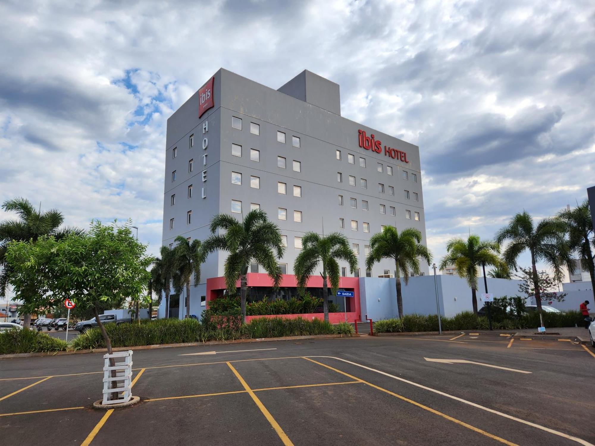 Hotel Ibis Jataí Exterior foto
