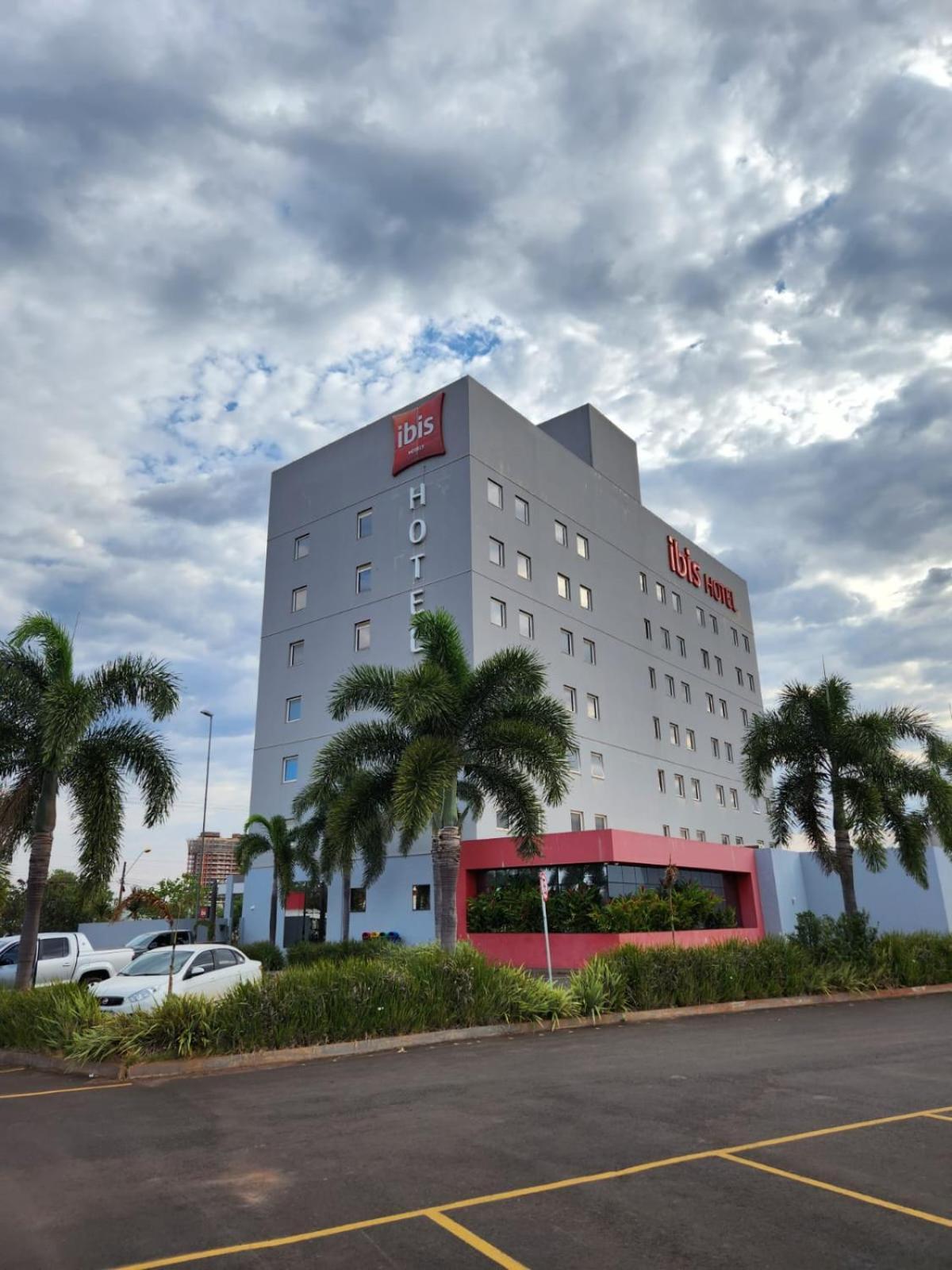 Hotel Ibis Jataí Exterior foto