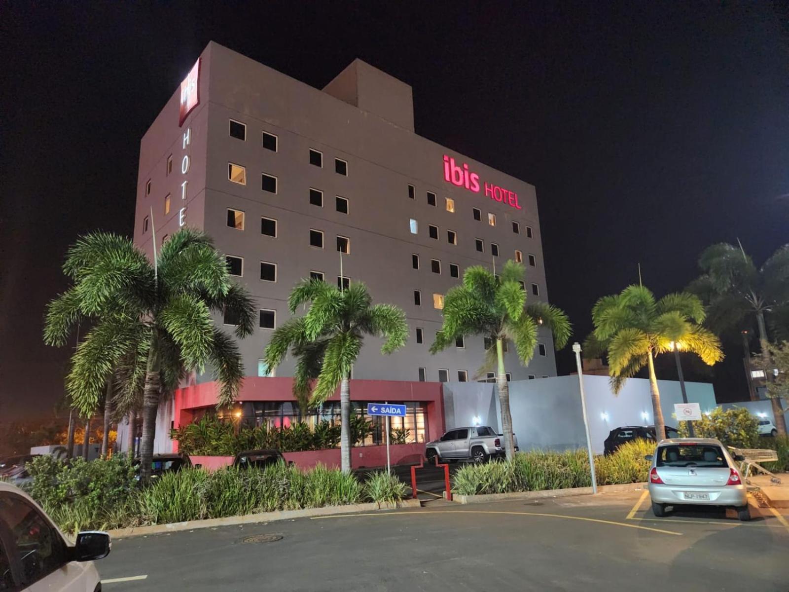 Hotel Ibis Jataí Exterior foto