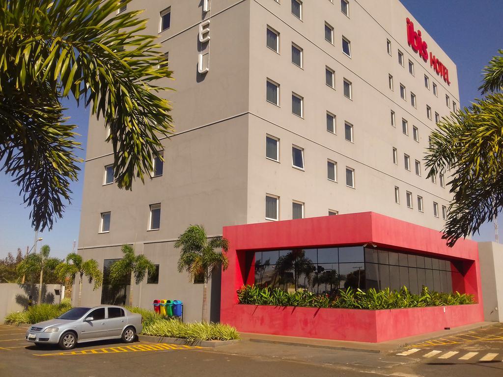 Hotel Ibis Jataí Exterior foto
